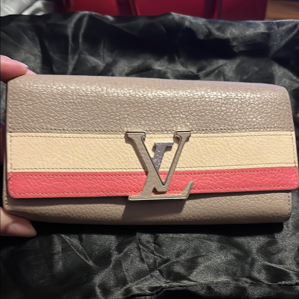 Louis Vuitton Capucines Wallet Leather